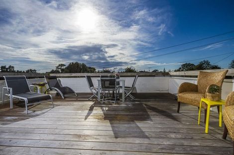 Photo of property in 272 Sunset Road, Windsor Park, Auckland, 0632