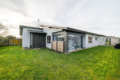 Photo of property in 19 Meridian Grove, Kelvin Grove, Palmerston North, 4414