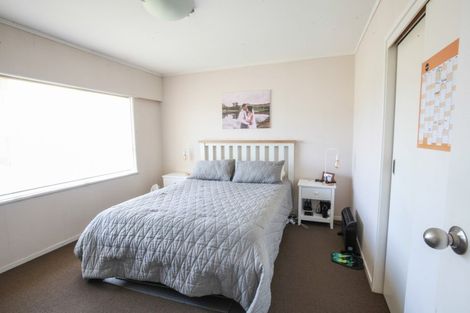 Photo of property in 2a Kurnell Drive, Botany Downs, Auckland, 2010