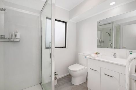 Photo of property in 2/9 Mossop Rise, Glenfield, Auckland, 0629