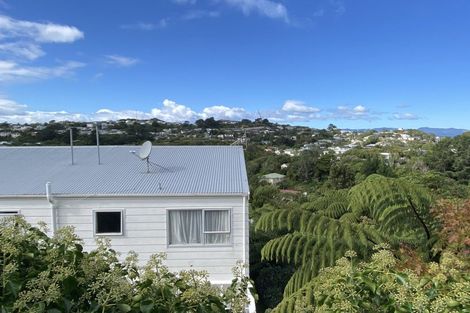 Photo of property in 32b Cheltenham Terrace, Newlands, Wellington, 6037