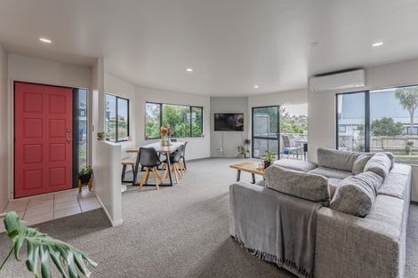 Photo of property in 2/422 Whangaparaoa Road, Stanmore Bay, Whangaparaoa, 0932