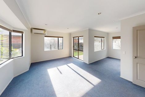 Photo of property in 8a Battersea Place, Roslyn, Palmerston North, 4414