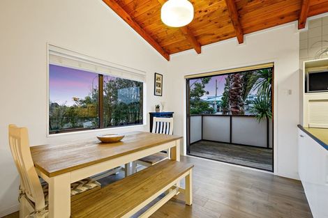 Photo of property in 117 Oreil Avenue, West Harbour, Auckland, 0618