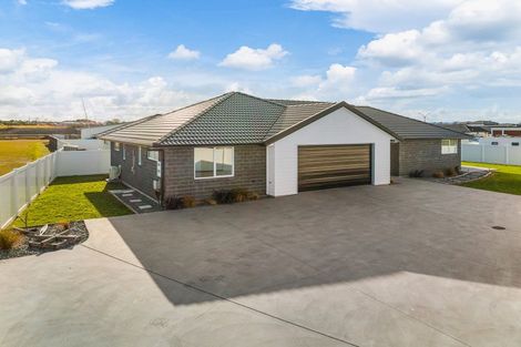 Photo of property in 18 Maturiki Drive, One Tree Point, 0118