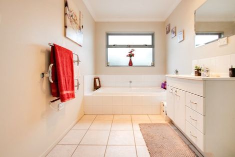 Photo of property in 2 Norfolk Street, Tamatea, Napier, 4112