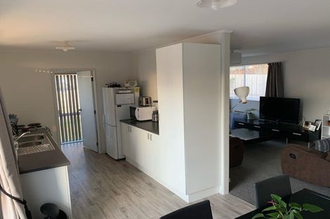 Photo of property in 1/45 Everglade Drive, Goodwood Heights, Auckland, 2105