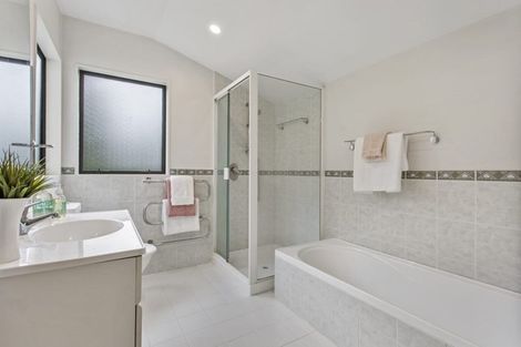 Photo of property in 29 Headland Drive, Long Bay, Auckland, 0630