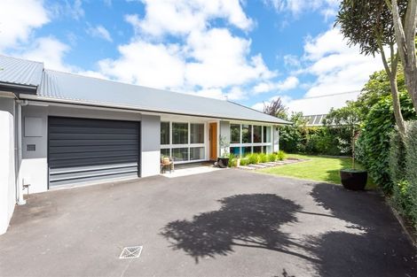 Photo of property in 2/10 Ladbrokes Place, Fendalton, Christchurch, 8052
