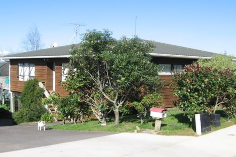 Photo of property in 2/10 Windsor Place, Windsor Park, Auckland, 0630