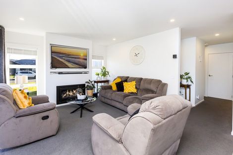 Photo of property in 21 Salisbury Crescent, Wallaceville, Upper Hutt, 5018