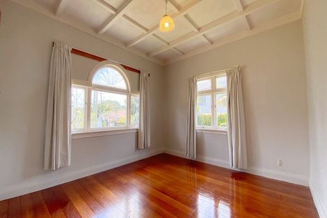 Photo of property in 32 Queensway, Three Kings, Auckland, 1024