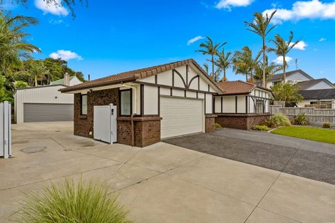 Photo of property in 15 Charles Prevost Drive, The Gardens, Auckland, 2105