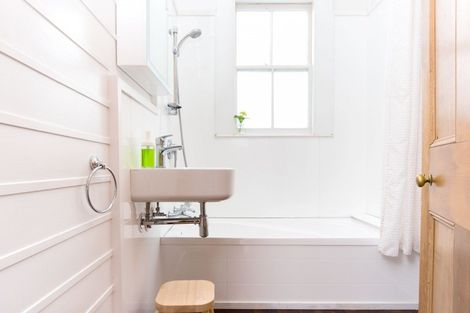 Photo of property in 6 Neeve Road, Taradale, Napier, 4112