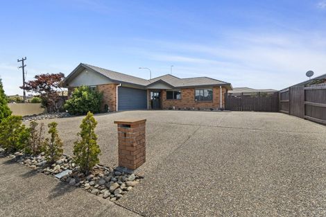 Photo of property in 1 Daniel Place, Kelvin Grove, Palmerston North, 4414