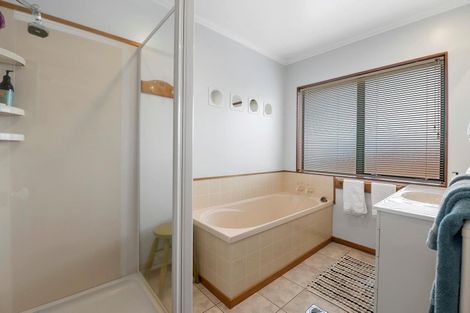 Photo of property in 8 Hoyte Place, Pukehangi, Rotorua, 3015