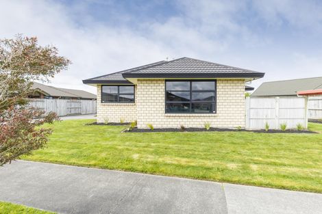 Photo of property in 8 Medallion Court, Kelvin Grove, Palmerston North, 4414