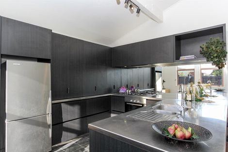 Photo of property in 22 Nevada Drive, Merrilands, New Plymouth, 4312