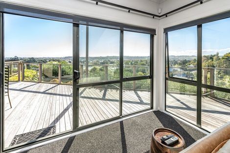 Photo of property in 1 Shakespeare Road, Bastia Hill, Whanganui, 4500