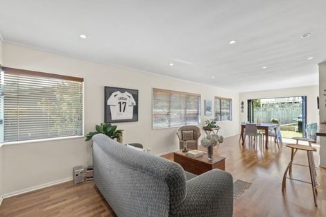 Photo of property in 9 Telephone Road, Birkenhead, Auckland, 0626