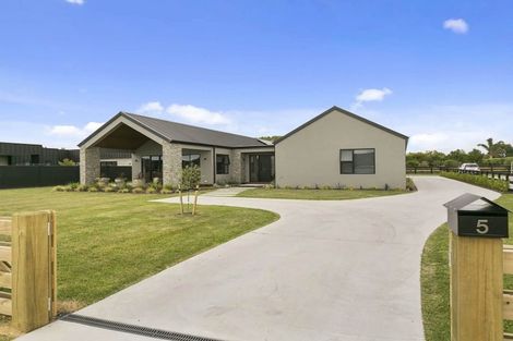 Photo of property in 5 Alan Livingston Drive, Cambridge, 3434