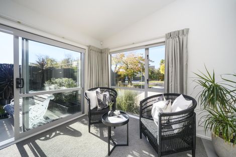Photo of property in 41 Karina Terrace, Roslyn, Palmerston North, 4414