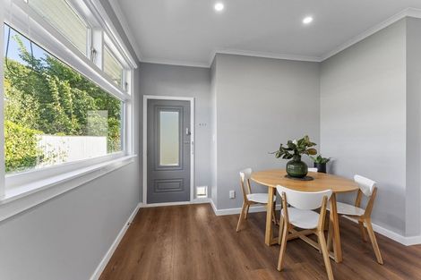 Photo of property in 100 Retreat Road, Avonside, Christchurch, 8061