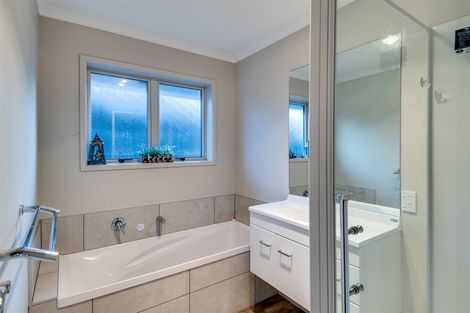 Photo of property in 76 Eriksen Road, Te Awa, Napier, 4110