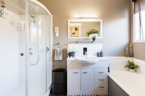 Photo of property in 7 Dampier Avenue, Awapuni, Palmerston North, 4412