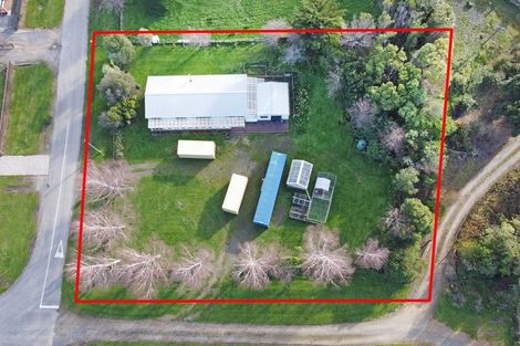 Photo of property in 9 Blake Street, Porangahau, 4291