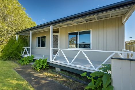 Photo of property in 2 Avondale Road, Taradale, Napier, 4112