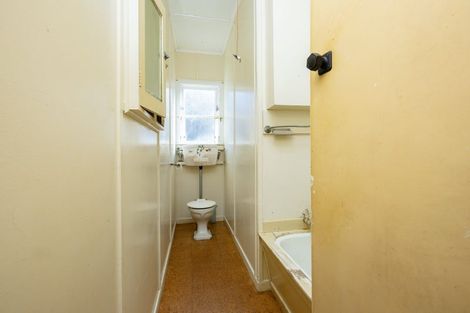 Photo of property in 118 Garden Road, Piha, New Lynn, 0772