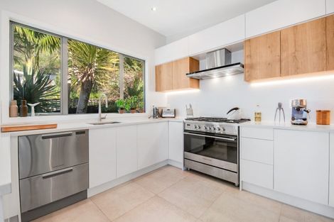 Photo of property in 115 Waldorf Crescent, Orewa, 0931