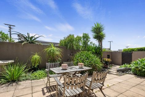 Photo of property in 1/43 Milford Road, Milford, Auckland, 0620