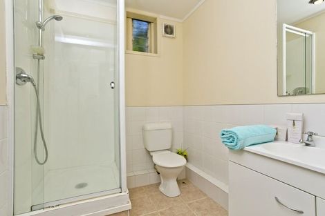 Photo of property in 1/179 Carlisle Road, Northcross, Auckland, 0632