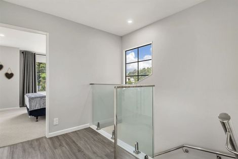 Photo of property in 6 Fairchild Avenue, Goodwood Heights, Auckland, 2105