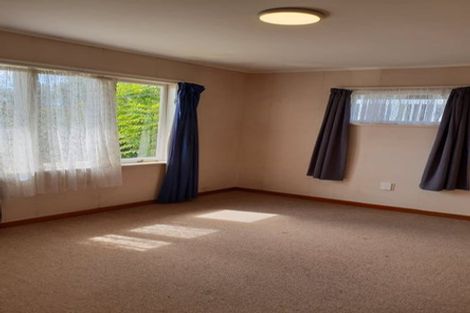 Photo of property in 2/9 Lex Avenue, Green Bay, Auckland, 0604