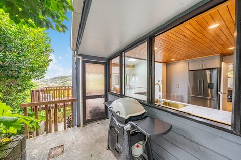 Photo of property in 33 Oak Avenue, Paremata, Porirua, 5024