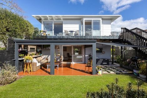 Photo of property in 1/4 Holt Avenue, Torbay, Auckland, 0630