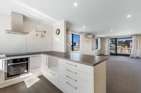 Photo of property in 7 Discovery Place, Marfell, New Plymouth, 4310