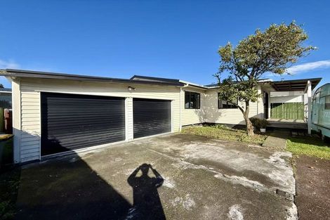 Photo of property in 6 Durham Street, Te Atatu Peninsula, Auckland, 0610