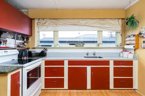 Photo of property in 16 Hughes Street, Waimate, 7924