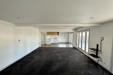 Photo of property in 21 Yeovil Road, Te Atatu Peninsula, Auckland, 0610