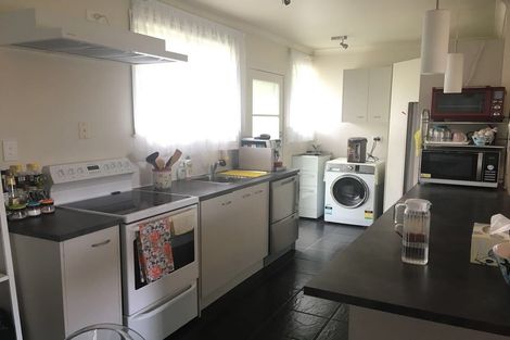 Photo of property in 62 Stott Avenue, Birkdale, Auckland, 0626