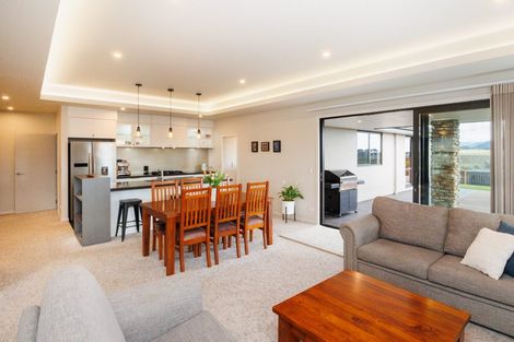 Photo of property in 156 Pacific Drive, Fitzherbert, Palmerston North, 4410