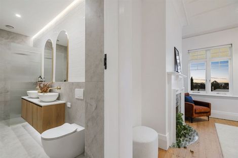 Photo of property in 16 Hinemoa Terrace, Birkenhead, Auckland, 0626