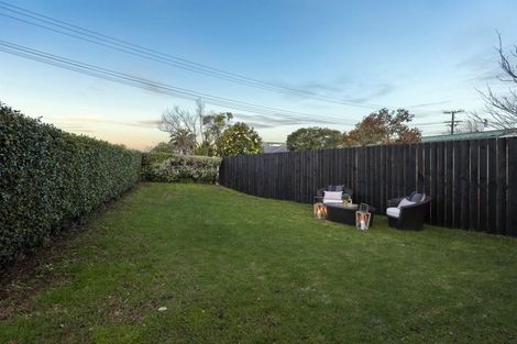 Photo of property in 1/2 Graham Avenue, Te Atatu Peninsula, Auckland, 0610