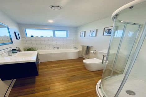 Photo of property in 16 Seaview Road, Ruakaka, 0116