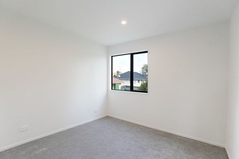 Photo of property in 2/4 Serjeant Street, Henderson, Auckland, 0612