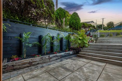 Photo of property in 35 Masterton Road, Rothesay Bay, Auckland, 0630